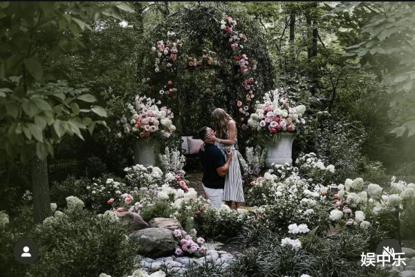 创元网 泰勒·斯威夫特宣布订婚, 特拉维斯·凯尔西跪地求婚成功